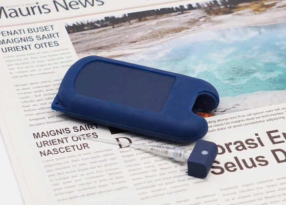 Garrafa vazia de Mini Plastic Perfume Atomizer Spray escura - bolso de cartão cosmético azul do crédito