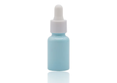 A cor azulada que reveste o conta-gotas do óleo essencial engarrafa a garrafa cerâmica branca 30ml