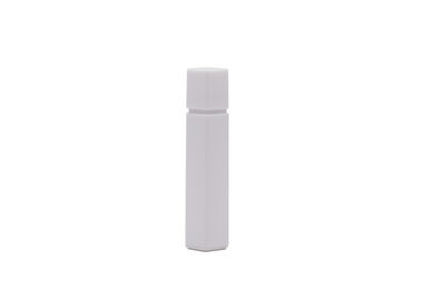 O pulverizador de perfume de vidro recarregável plástico branco quadrado engarrafa o empacotamento dos cuidados com a pele