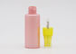 O pulverizador plástico pequeno liso do ANIMAL DE ESTIMAÇÃO 50ml do rosa do ombro engarrafa recarregável com bomba amarela